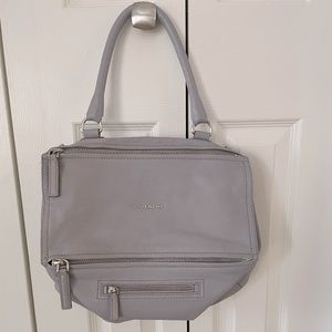 Beautiful Givenchy Pandora medium in light grey (goat leather)